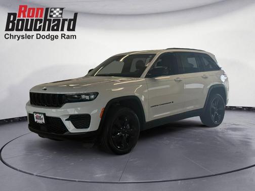 White 2023 Jeep Grand Cherokee Altitude