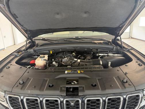 Black 2022 Jeep Grand Cherokee L Limited