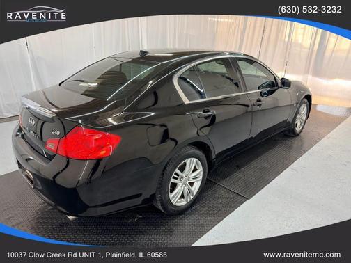 2015 INFINITI Q40 Base