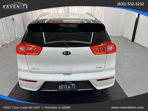 Snow White Pearl 2017 Kia Niro LX