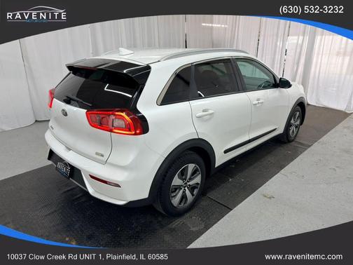 Snow White Pearl 2017 Kia Niro LX