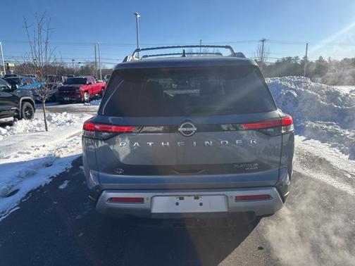 2022 Nissan Pathfinder Platinum 4WD