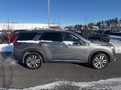 2022 Nissan Pathfinder Platinum 4WD