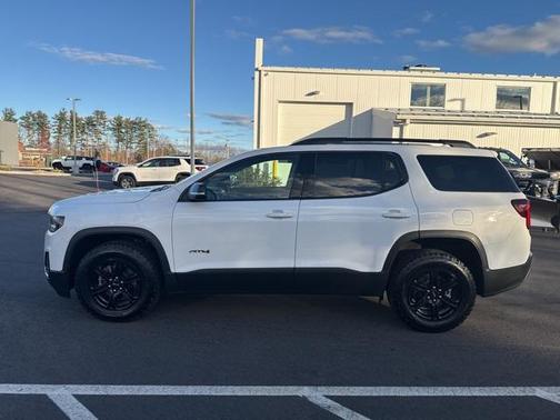 2023 GMC Acadia AWD AT4