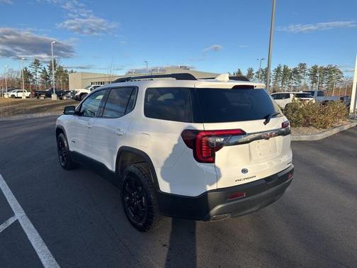 2023 GMC Acadia AWD AT4