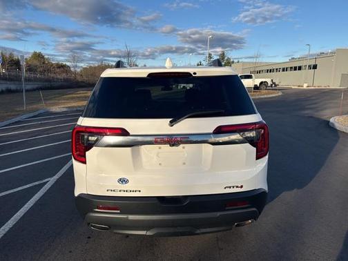 2023 GMC Acadia AWD AT4