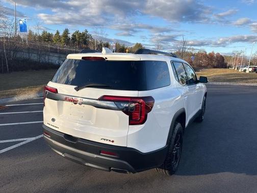 2023 GMC Acadia AWD AT4