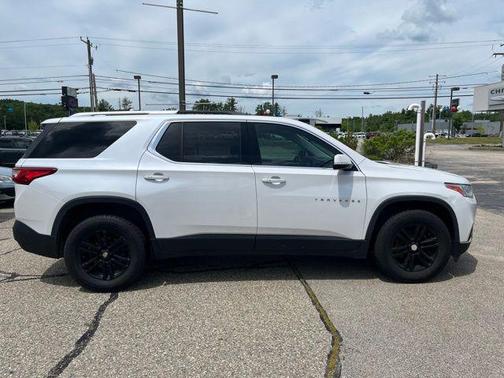 Iridescent Pearl Tricoat 2018 Chevrolet Traverse LT Cloth