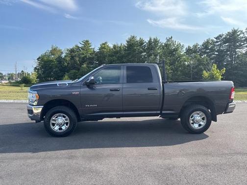2022 RAM 2500 Tradesman Crew Cab 4x4 6'4' Box