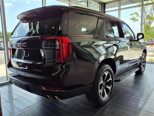 2025 GMC Yukon 4WD AT4