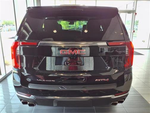 2025 GMC Yukon 4WD AT4