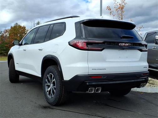 2026 GMC Acadia AWD AT4