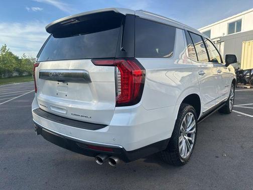 White Frost Tricoat 2022 GMC Yukon Denali