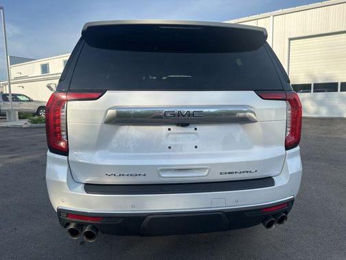 White Frost Tricoat 2022 GMC Yukon Denali