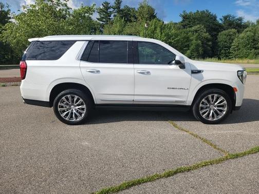 White Frost Tricoat 2022 GMC Yukon Denali