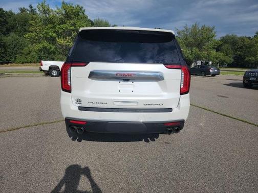 White Frost Tricoat 2022 GMC Yukon Denali