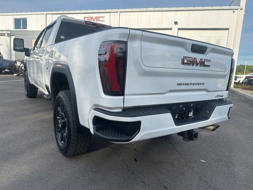 Summit White 2024 GMC Sierra 2500 AT4