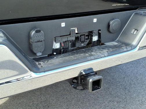 Onyx Black 2026 GMC Sierra 1500 SLE