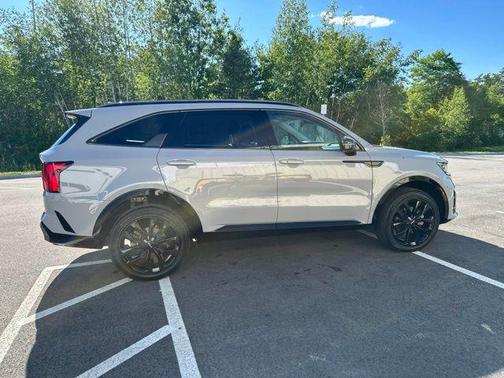 Wolf Gray 2023 Kia Sorento SX