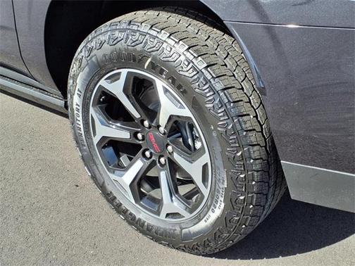 2025 GMC Yukon XL 4WD AT4