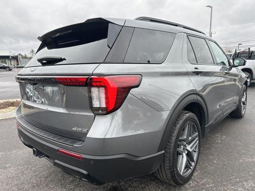 Gray Metallic 2025 Ford Explorer ST-Line