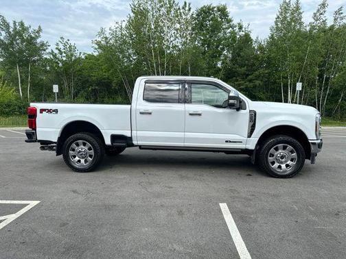 OXFORD WHITE 2025 Ford F-250 Lariat
