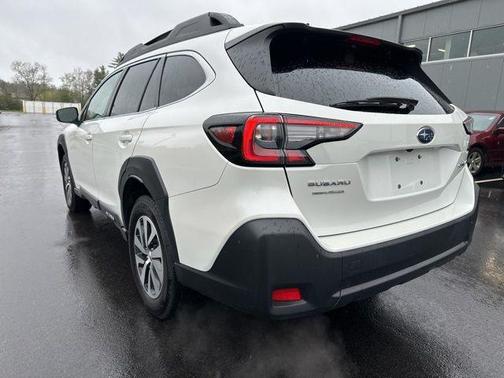 Crystal White Pearl 2024 Subaru Outback Premium