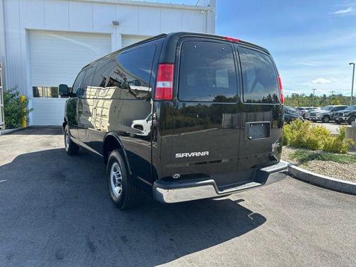 Onyx Black 2025 GMC Savana 2500 RWD 2500 Regular Wheelbase LT