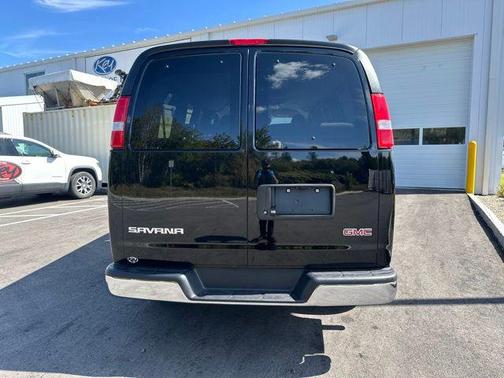 Onyx Black 2025 GMC Savana 2500 RWD 2500 Regular Wheelbase LT