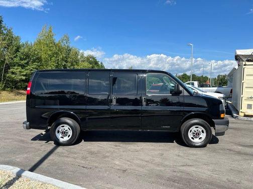 Onyx Black 2025 GMC Savana 2500 RWD 2500 Regular Wheelbase LT