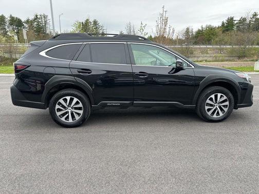 Crystal Black Silica 2024 Subaru Outback Premium