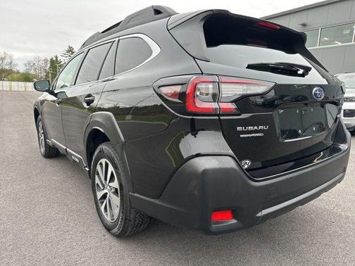 Crystal Black Silica 2024 Subaru Outback Premium