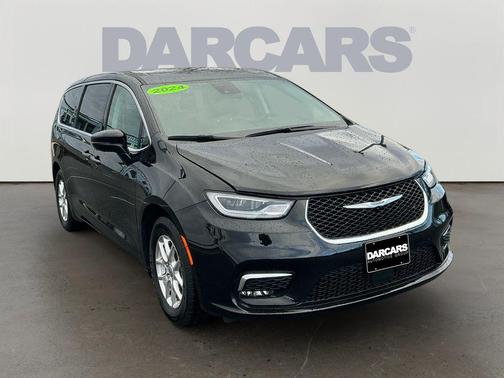 Diamond Black Crystal Pearlcoat 2024 Chrysler Pacifica Touring L