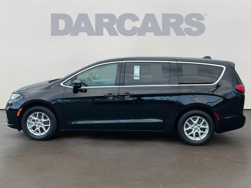 Diamond Black Crystal Pearlcoat 2024 Chrysler Pacifica Touring L