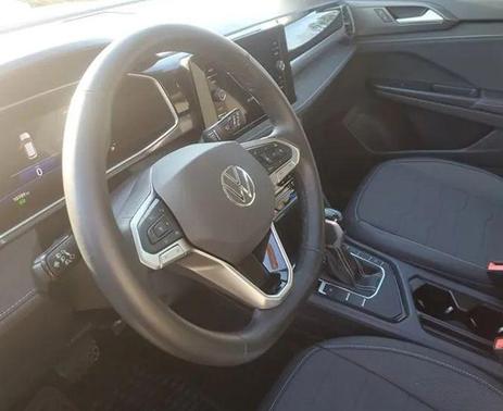 2025 Volkswagen Taos SE Black