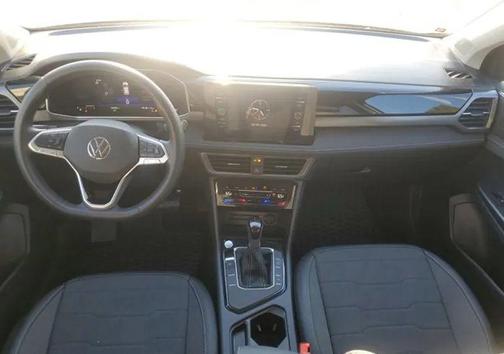 2025 Volkswagen Taos SE Black