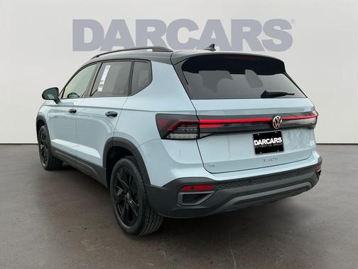 2025 Volkswagen Taos SE Black