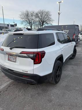 2022 GMC Acadia AWD AT4