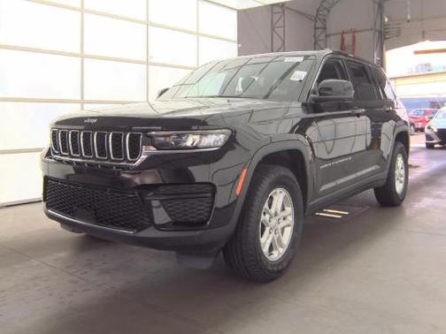 Diamond Black Crystal Pearlcoat 2023 Jeep Grand Cherokee Laredo