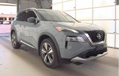 Boulder Gray Pearl/Super Black 2023 Nissan Rogue Platinum