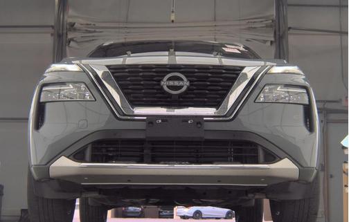 Boulder Gray Pearl/Super Black 2023 Nissan Rogue Platinum
