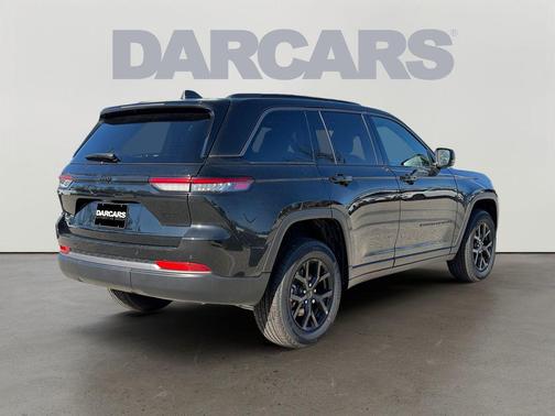 Diamond Black Crystal Pearlcoat 2026 Jeep Grand Cherokee Altitude