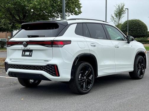2025 Volkswagen Tiguan 2.0T SE R-Line Black 4MOTION
