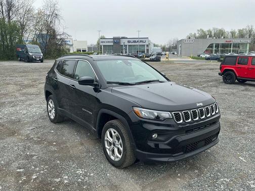 Diamond Black Crystal Pearlcoat 2025 Jeep Compass Latitude