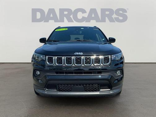 Diamond Black Crystal Pearlcoat 2025 Jeep Compass Latitude