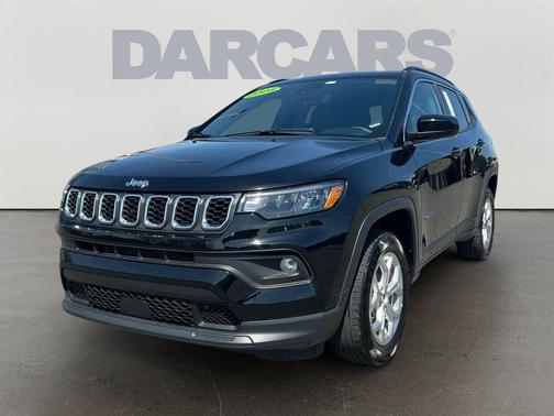 Diamond Black Crystal Pearlcoat 2025 Jeep Compass Latitude