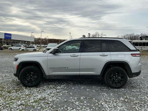 2024 Jeep Grand Cherokee Altitude