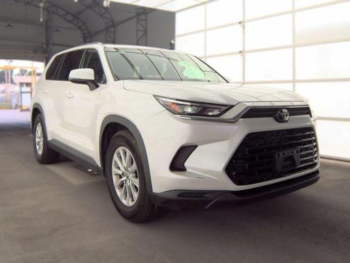 Pearl 2025 Toyota Grand Highlander XLE