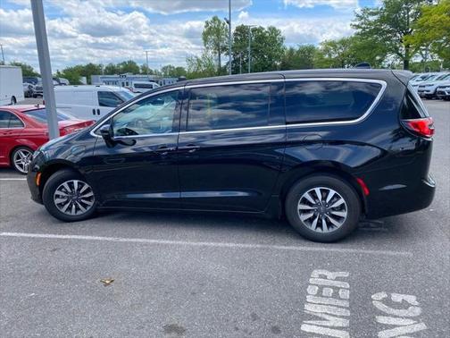 2024 Chrysler Pacifica Hybrid Select