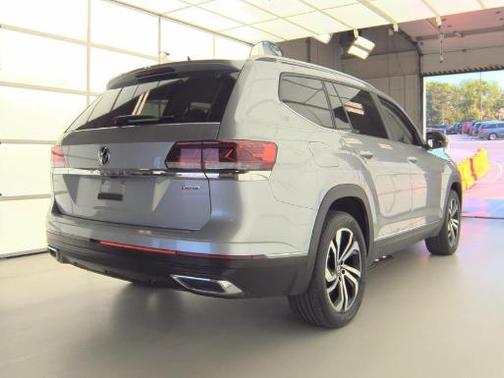 Silver Metallic 2022 Volkswagen Atlas 2.0T SEL